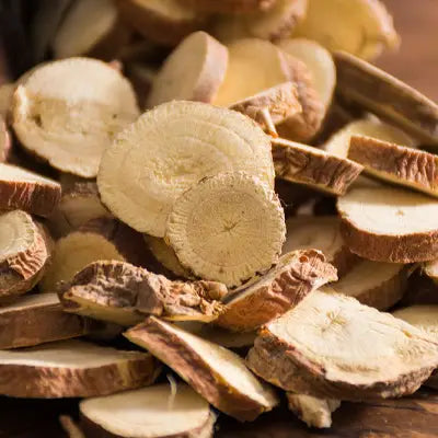 Sliced dried ginger root for lung tea with siraitia grosvenorii and boat-fruited sterculia for cough relief