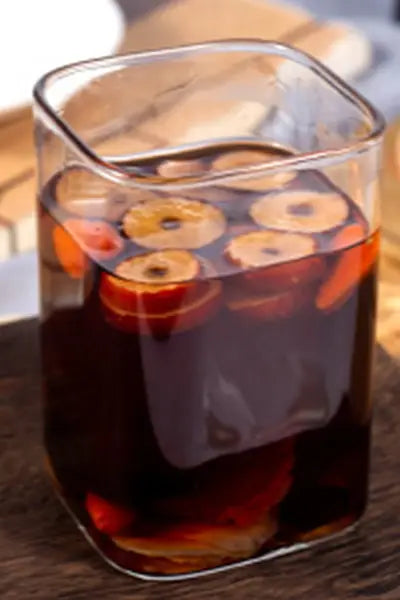 Square glass of jujube tea promoting kidney health and renal protection for sustained energy