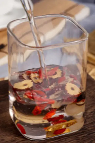 Square glass with sliced dates and goji berries for kidney health and renal protection